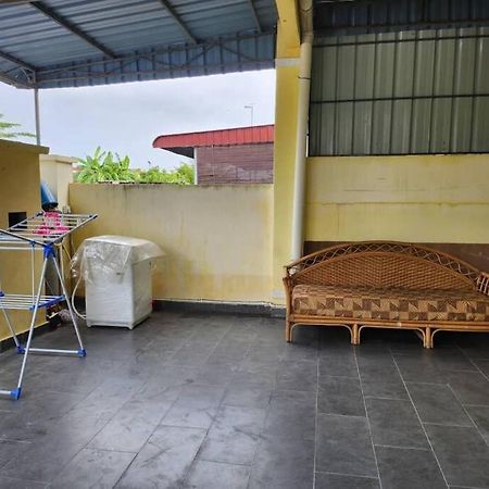 D'Haja 61 Klia Sepang With 3 Airconds & Wifi Villa Banting  Exterior foto