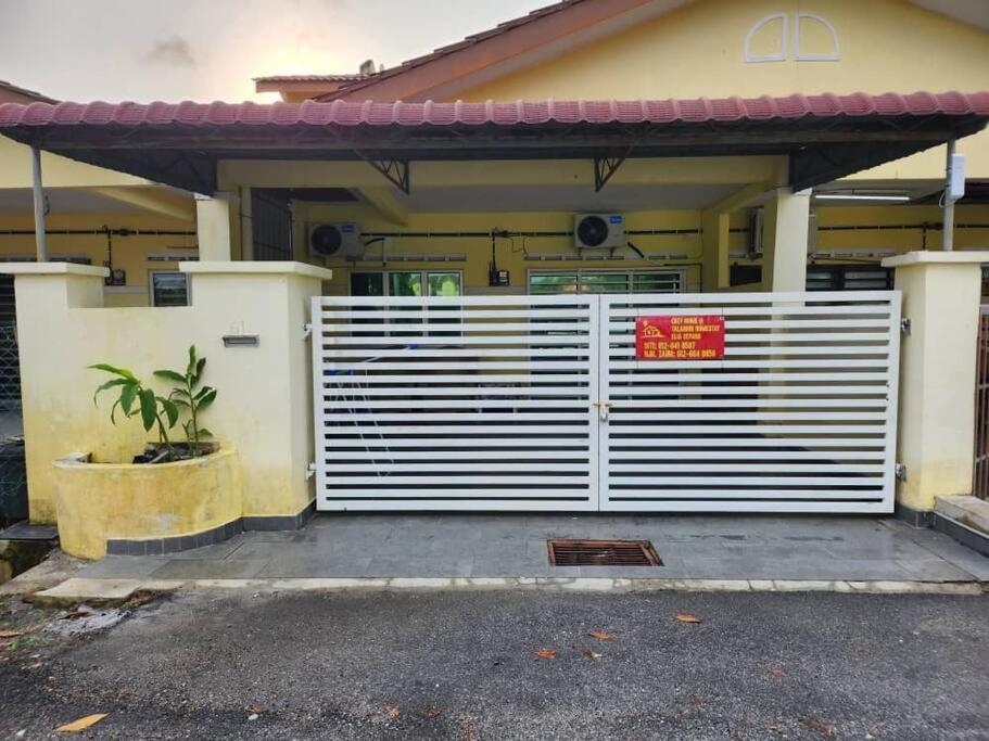 D'Haja 61 Klia Sepang With 3 Airconds & Wifi Villa Banting  Exterior foto