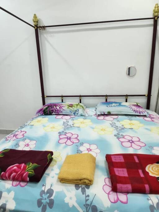 D'Haja 61 Klia Sepang With 3 Airconds & Wifi Villa Banting  Exterior foto