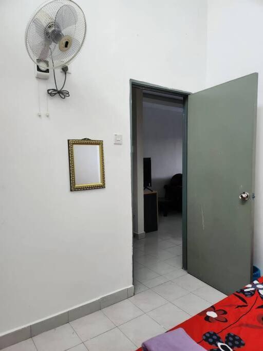 D'Haja 61 Klia Sepang With 3 Airconds & Wifi Villa Banting  Exterior foto