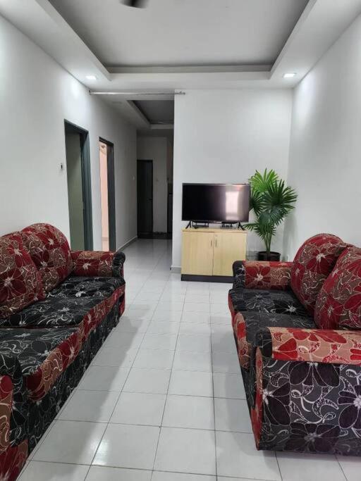 D'Haja 61 Klia Sepang With 3 Airconds & Wifi Villa Banting  Exterior foto