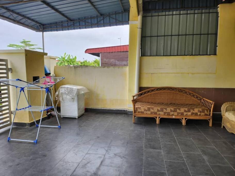 D'Haja 61 Klia Sepang With 3 Airconds & Wifi Villa Banting  Exterior foto