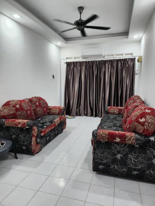 D'Haja 61 Klia Sepang With 3 Airconds & Wifi Villa Banting  Exterior foto