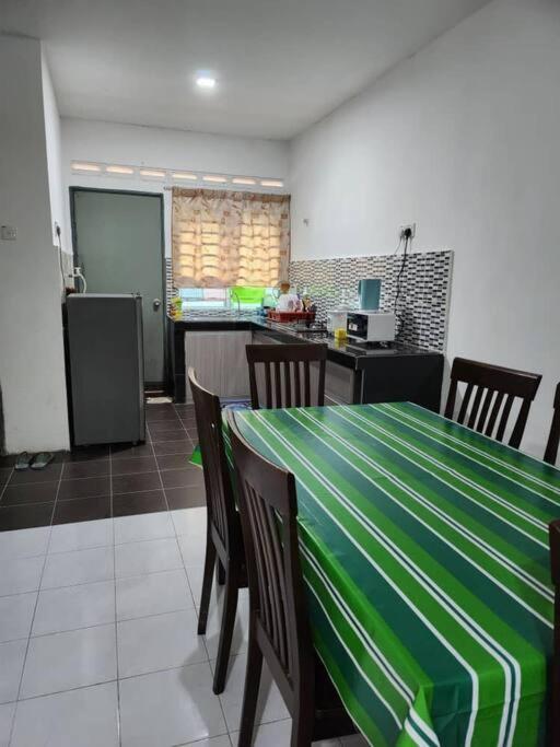 D'Haja 61 Klia Sepang With 3 Airconds & Wifi Villa Banting  Exterior foto